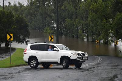  Milhares de pessoas são evacuadas por inundação que ameaça Sydney 