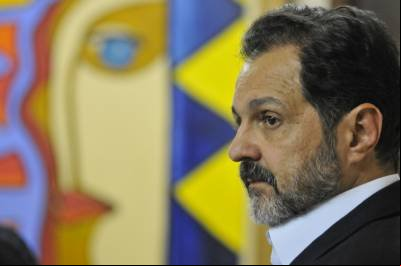 Agnelo terá que devolver dinheiro recebido ao aumentar o próprio salário