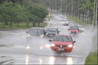 Inmet alerta para calor e chuva forte combinados em seis estados e no DF