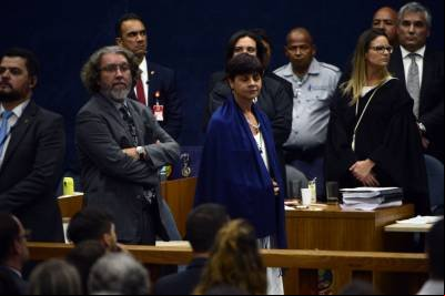 MP pede uso de tornozeleira e apreensão de aporte de Adriana Villela