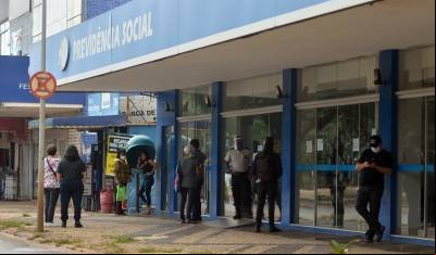 Cerca de 40 milhões de pessoas recebem benefícios do INSS através de pensão ou aposentadoria.