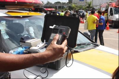 Especialistas alertam que não existe limite seguro para álcool e direção